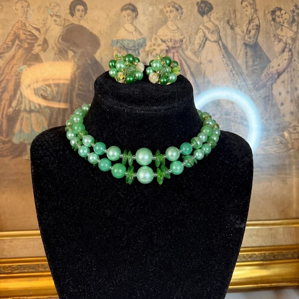 Rare Estate Find • 1960s Hong Kong Signed Graduated Green Lucite Set ✨